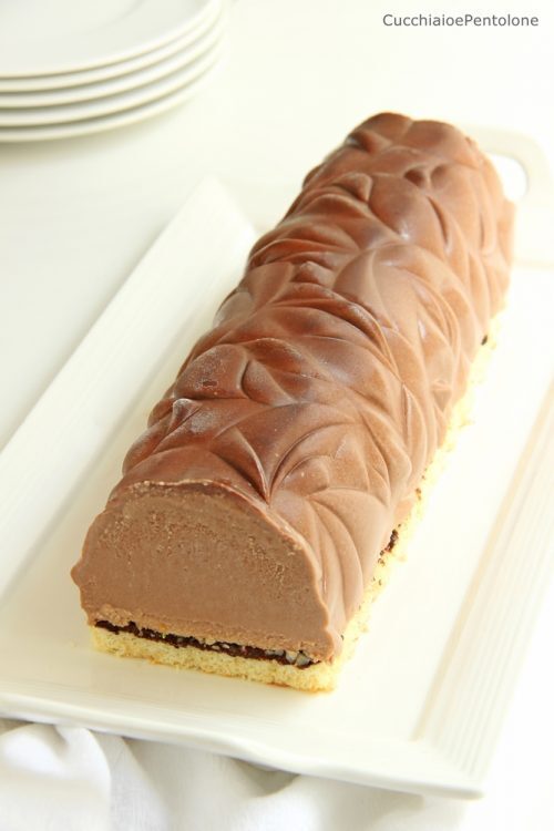 Panna cotta al cioccolato con base al cocco e mandorle