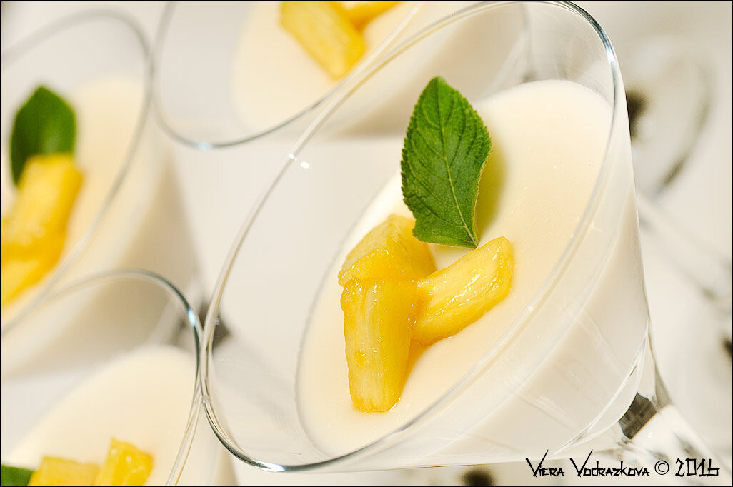 Panna cotta e ananas