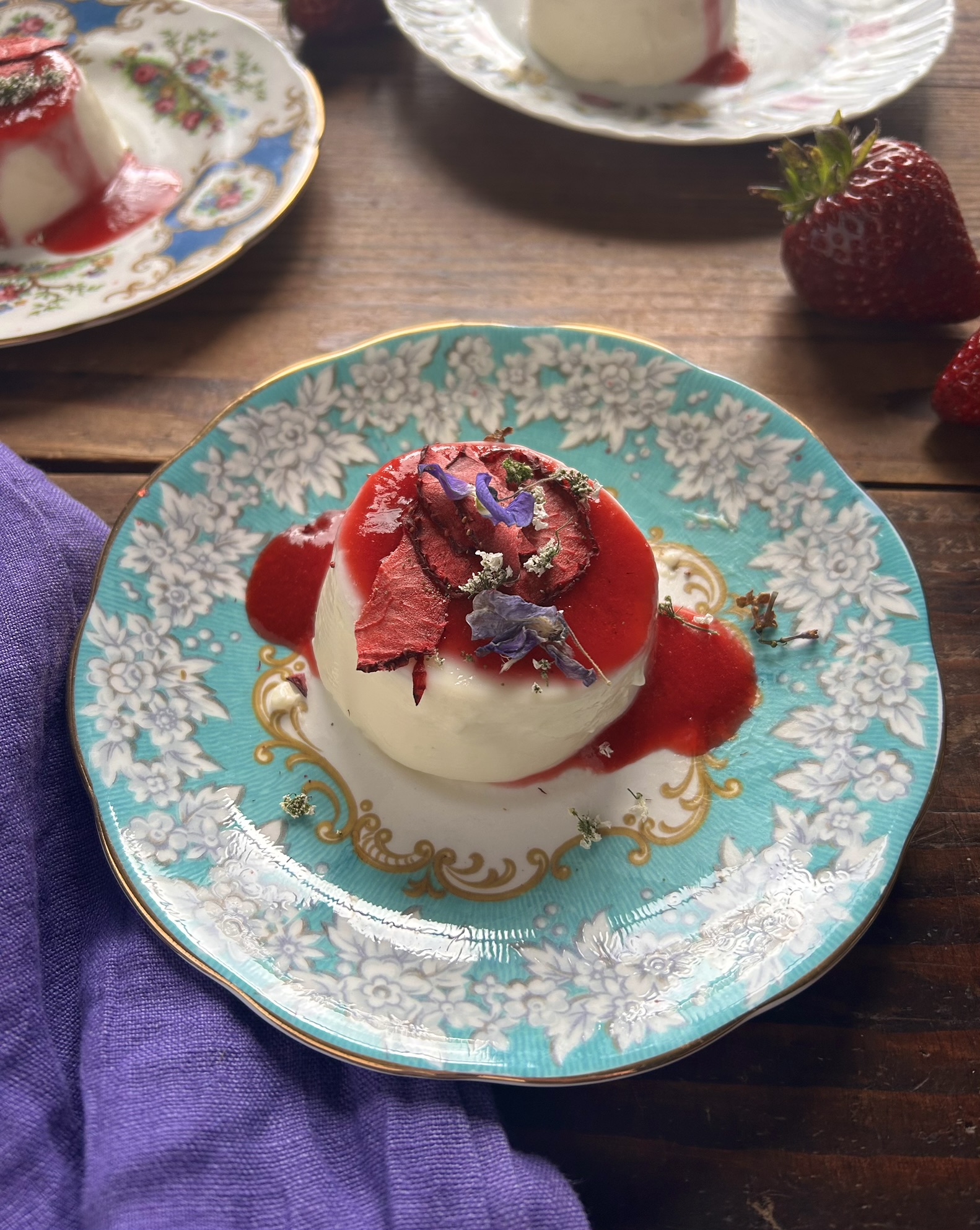 Panna cotta fiori e fragole