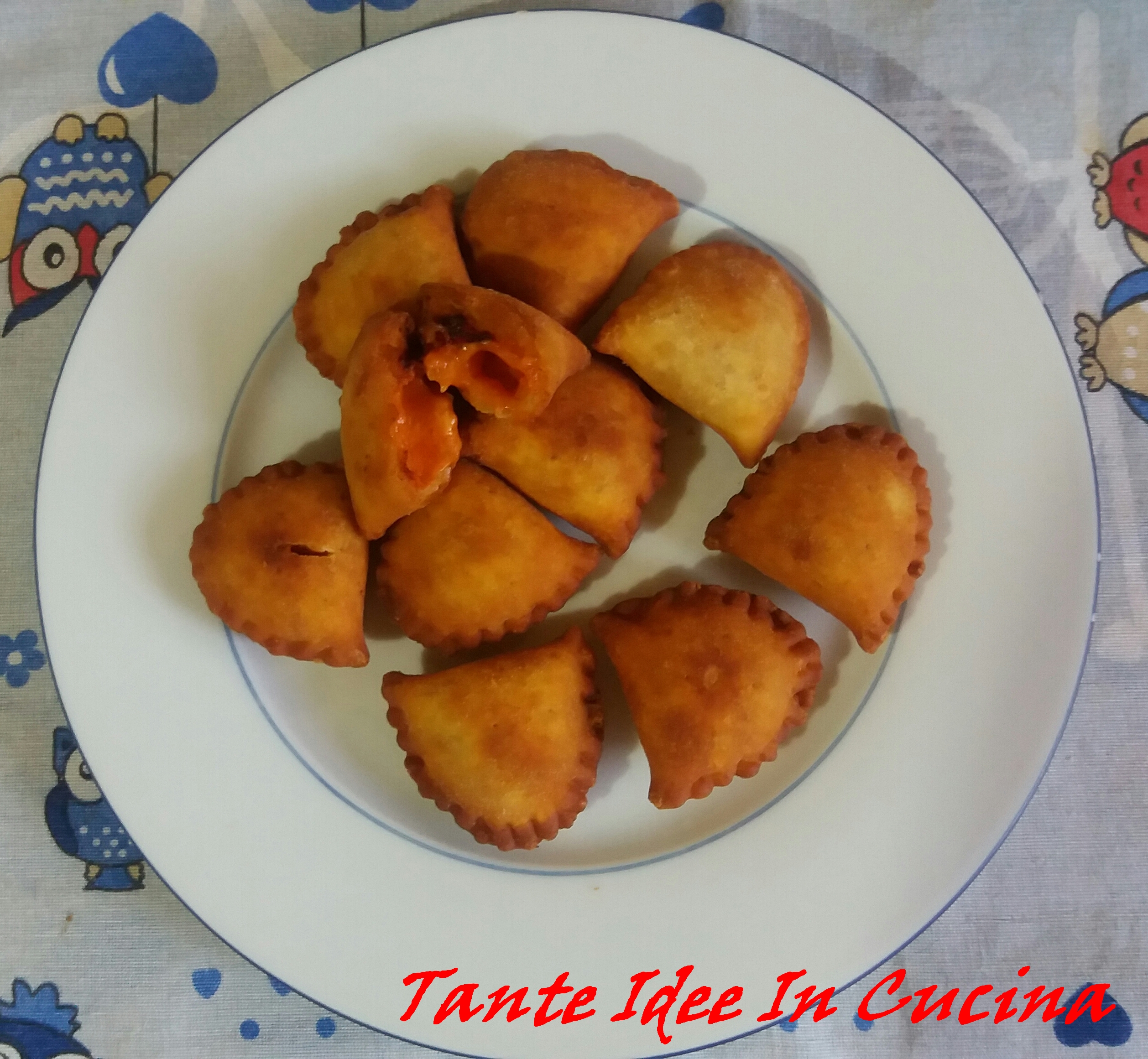 Panzerotti pomodoro e mozzarella