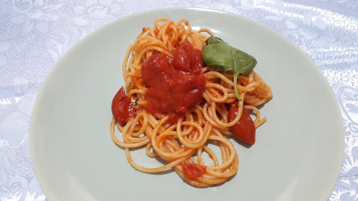 Pasta ai pomodorini e basilico