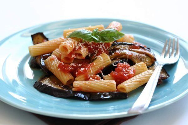 Pasta alla norma vegan tipica siciliana