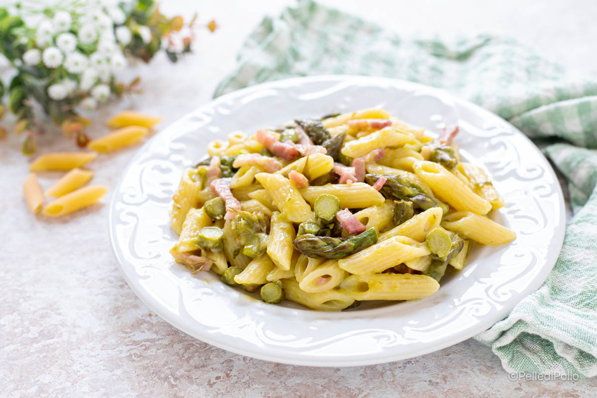 Pasta asparagi e speck