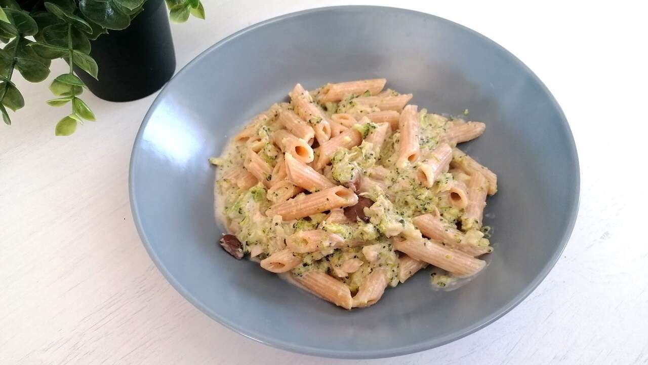 Pasta con broccoli, tonno e philadelphia