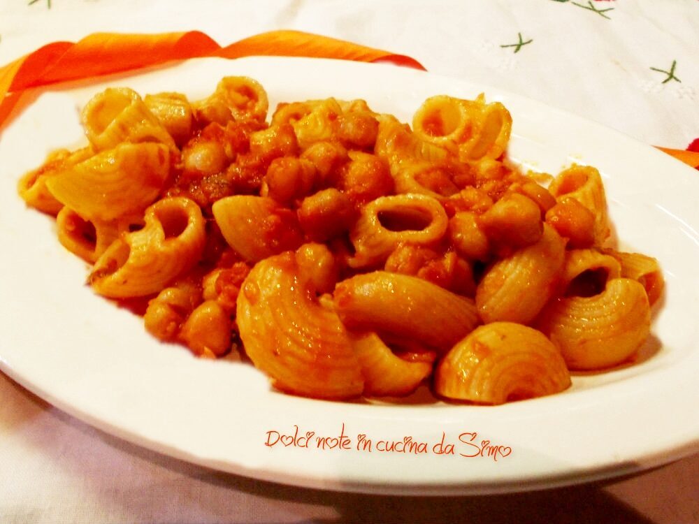 Pasta con ceci e acciughe