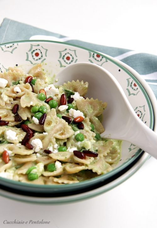 Pasta con feta, piselli, yogurt di yotam ottolenghi
