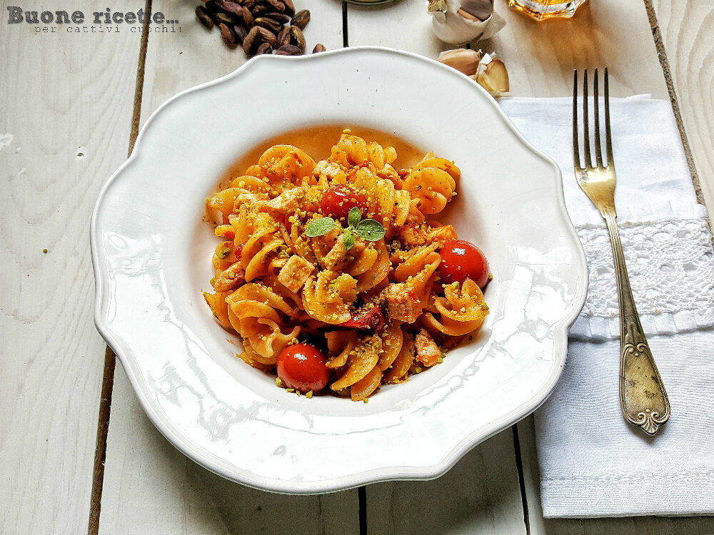 Pasta con pesce spada e pomodorini