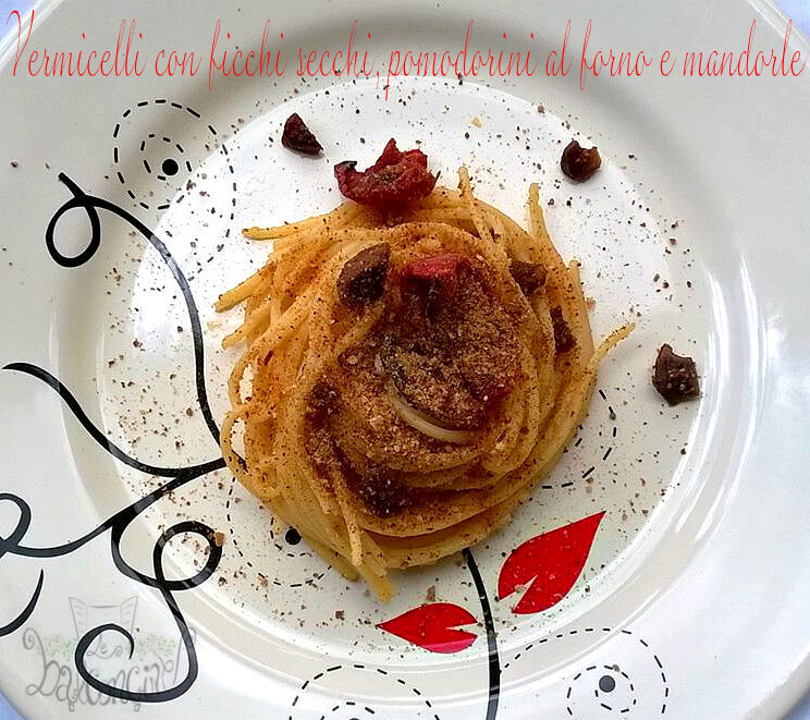 Pasta con pomodorini, fichi e mandorle