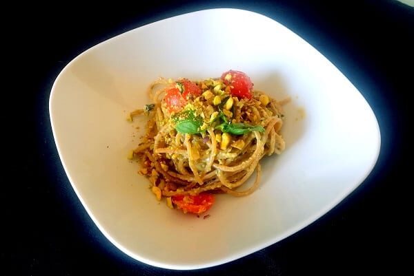 Pasta con ricotta, pistacchio e pomodorini: con e senza bimby