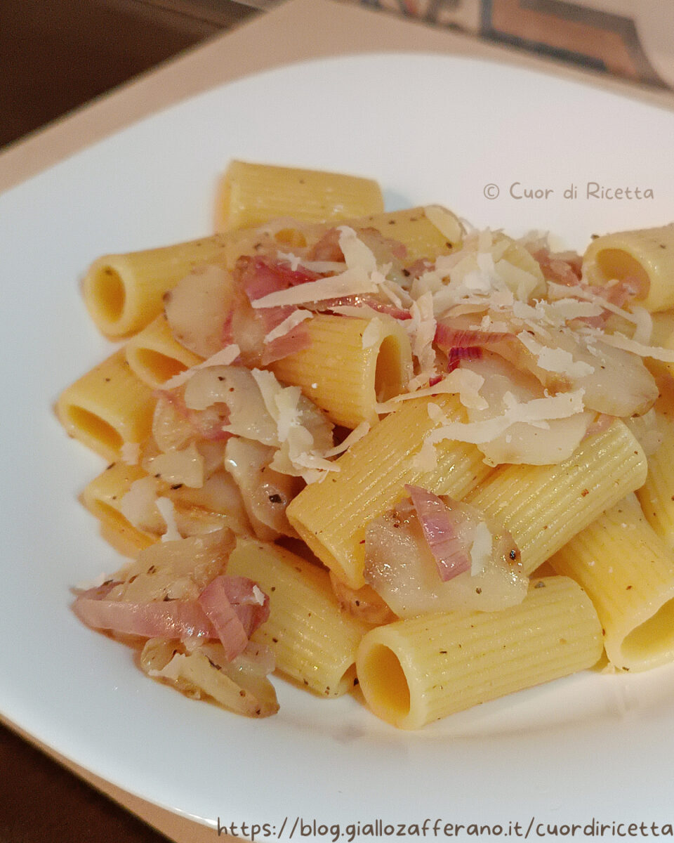 Pasta con topinambur, limone e salvia