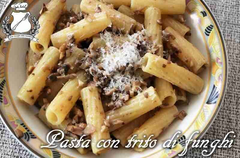 Pasta con trito di funghi