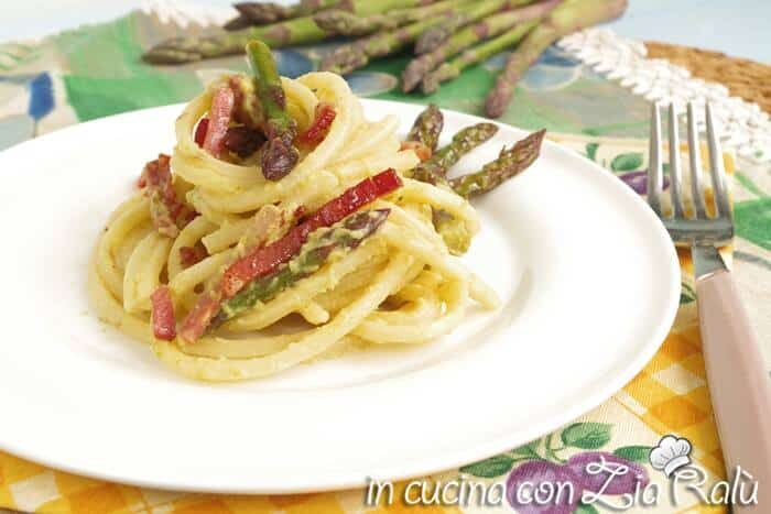 Pasta crema di asparagi e speck