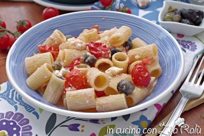Pasta cremosa feta e pomodori