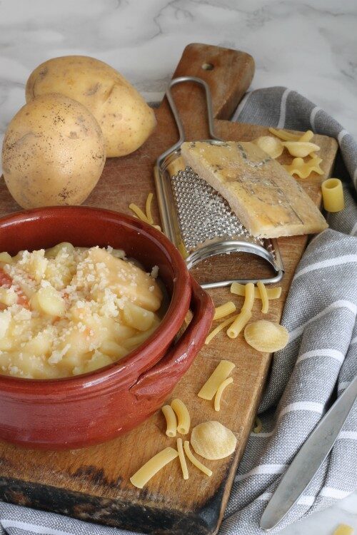 Pasta e patate con pasta mista e scorzetta di parmigiano