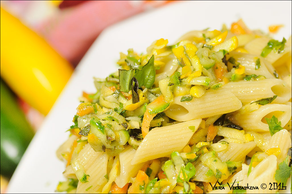 Pasta e zucchine grattugiate
