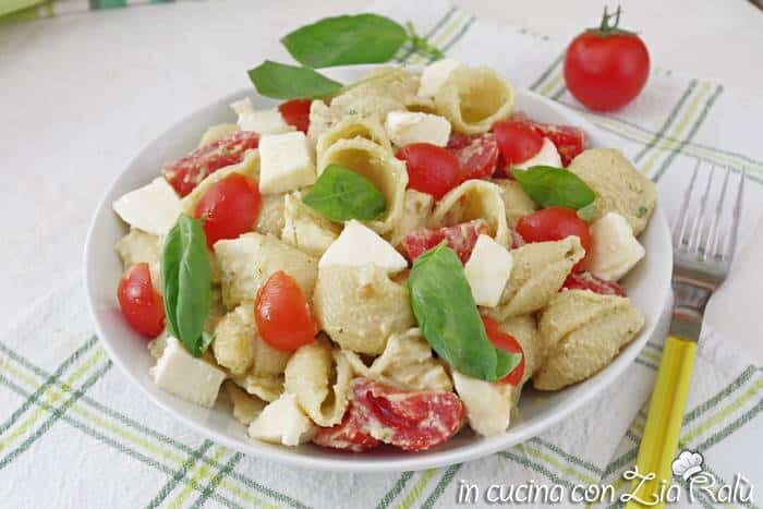 Pasta fredda alla caprese e pesto