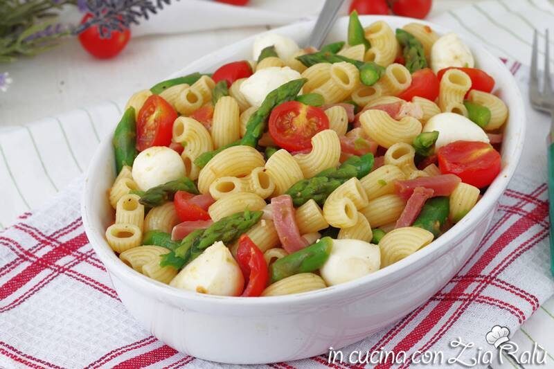 Pasta fredda con asparagi e speck