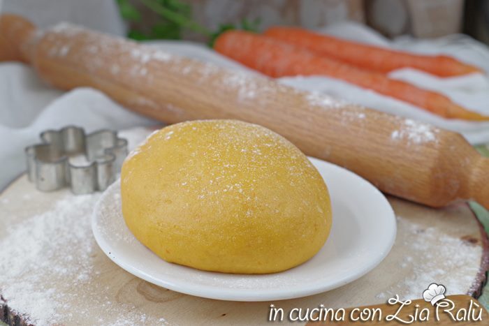 Pasta frolla all’olio alle carote