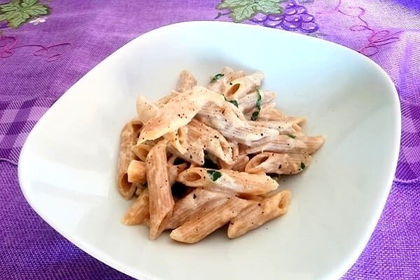 Pasta veloce con tonno e robiola