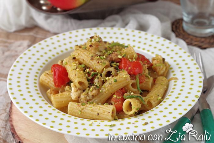 Pasta verdesca zucchine e pistacchi