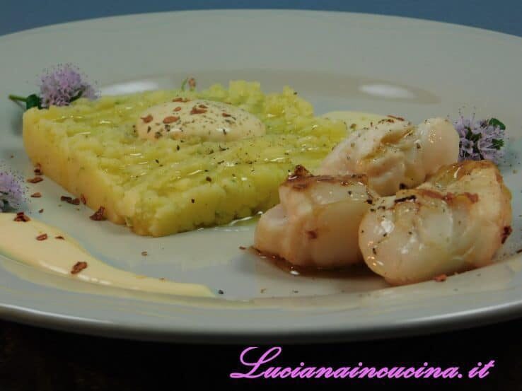Patate al lime, capesante e maionese di corallo