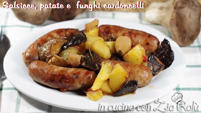 Patate cardoncelli e salsiccia al forno