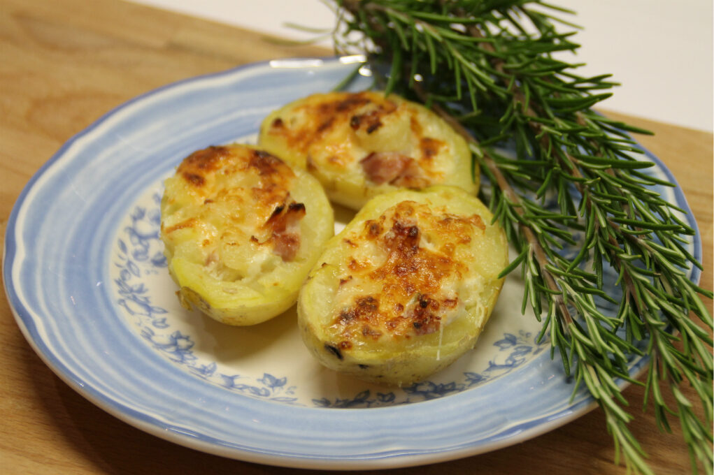 Patate ripiene con speck e formaggio