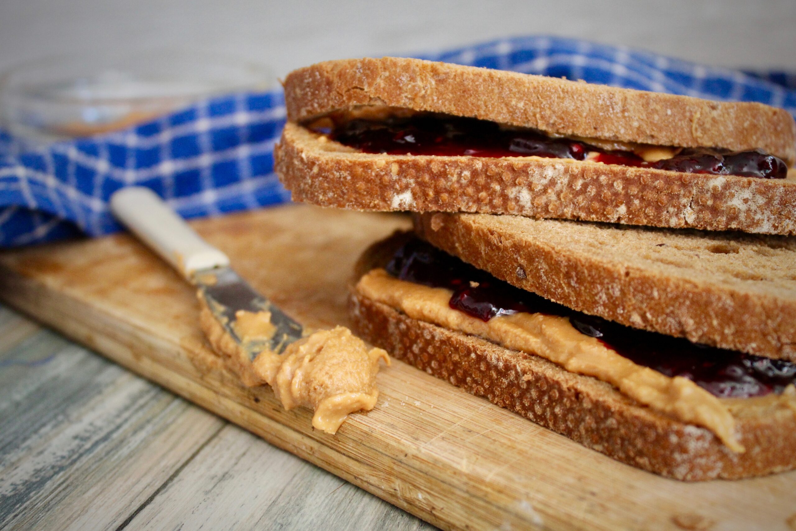 Pb & j – peanut butter and jelly sandwich (stati uniti)
