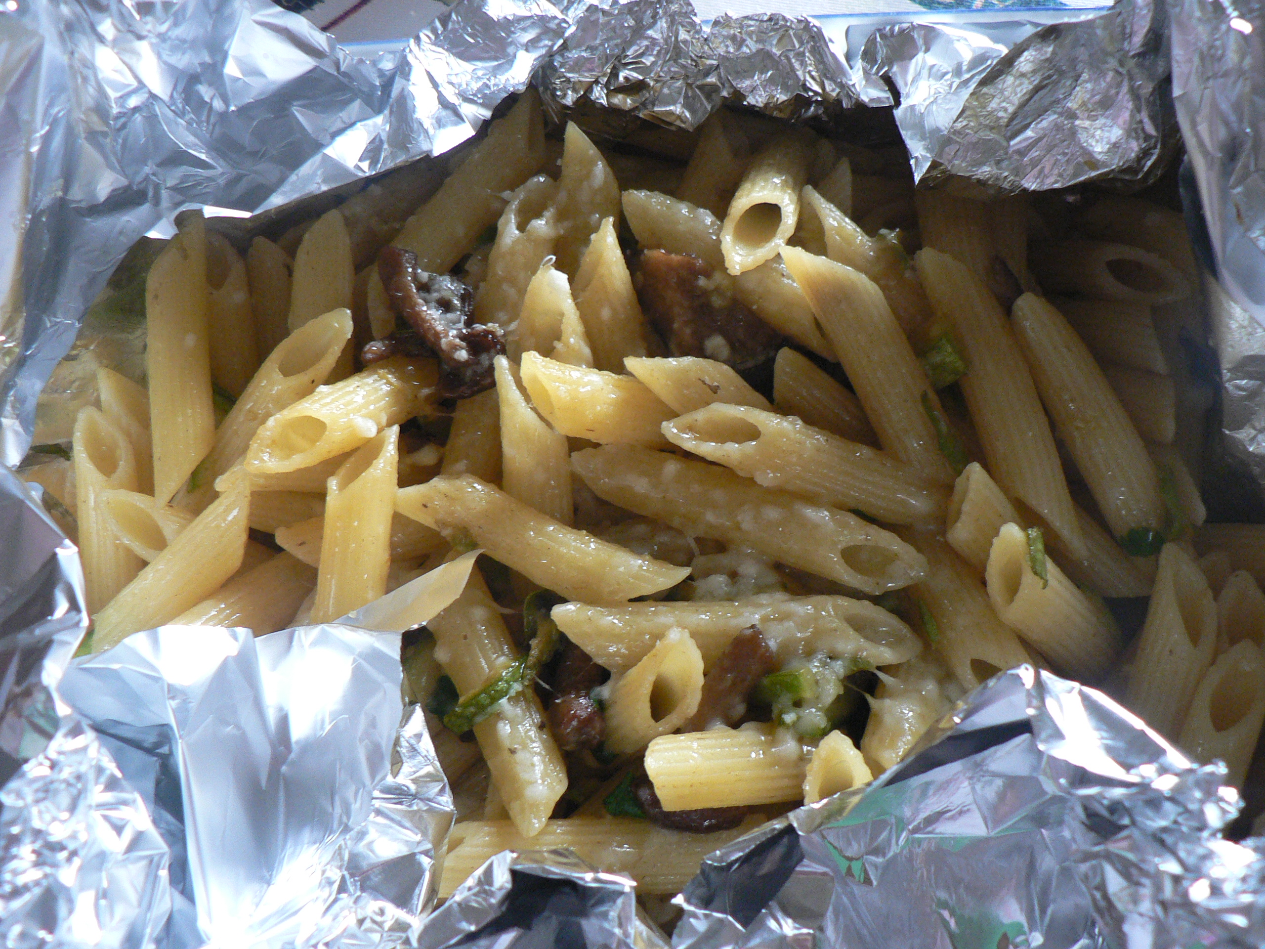 Penne al cartoccio funghi e zucchine | noi due in cucina