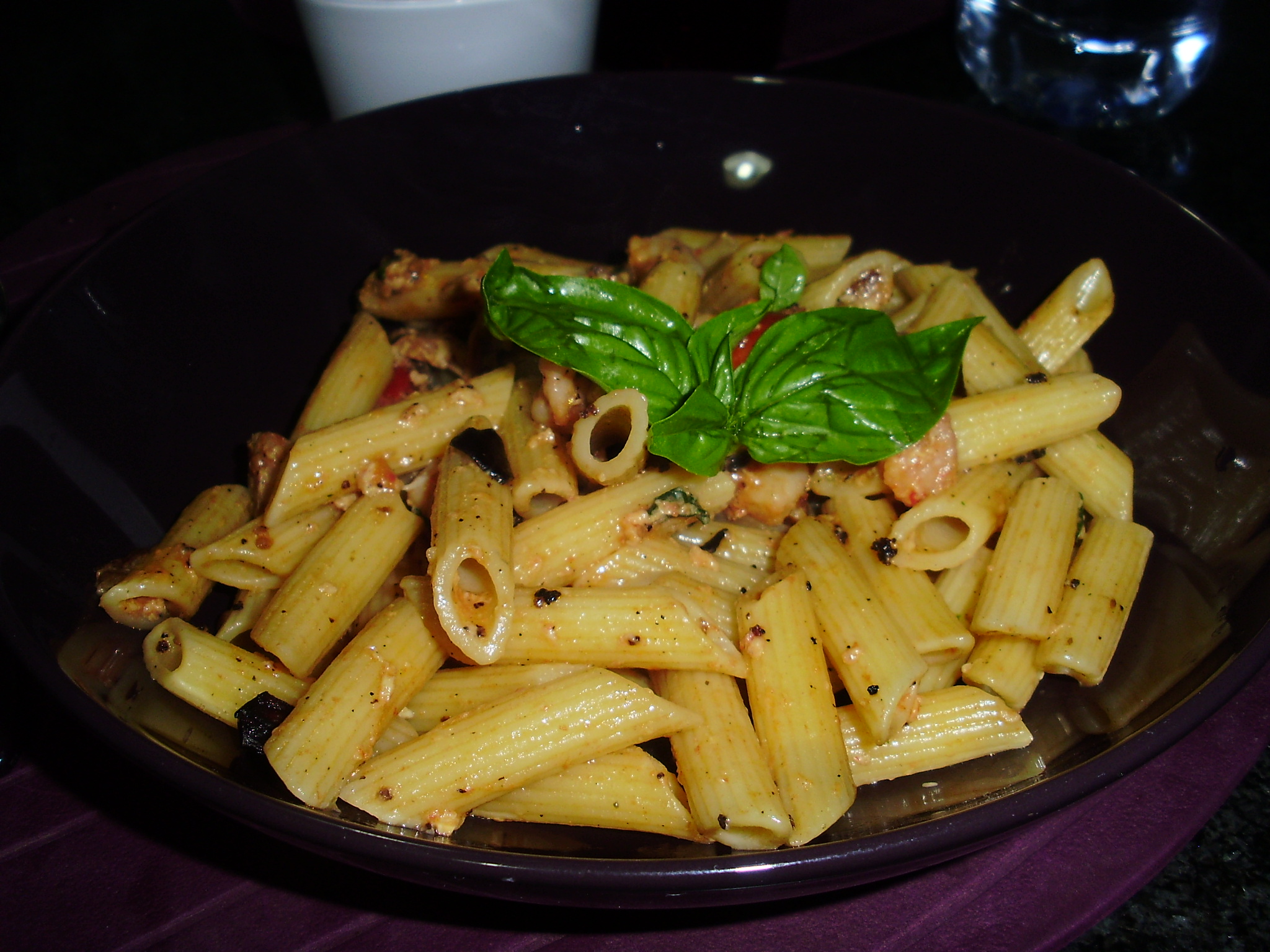 Penne con melanzane e gamberetti