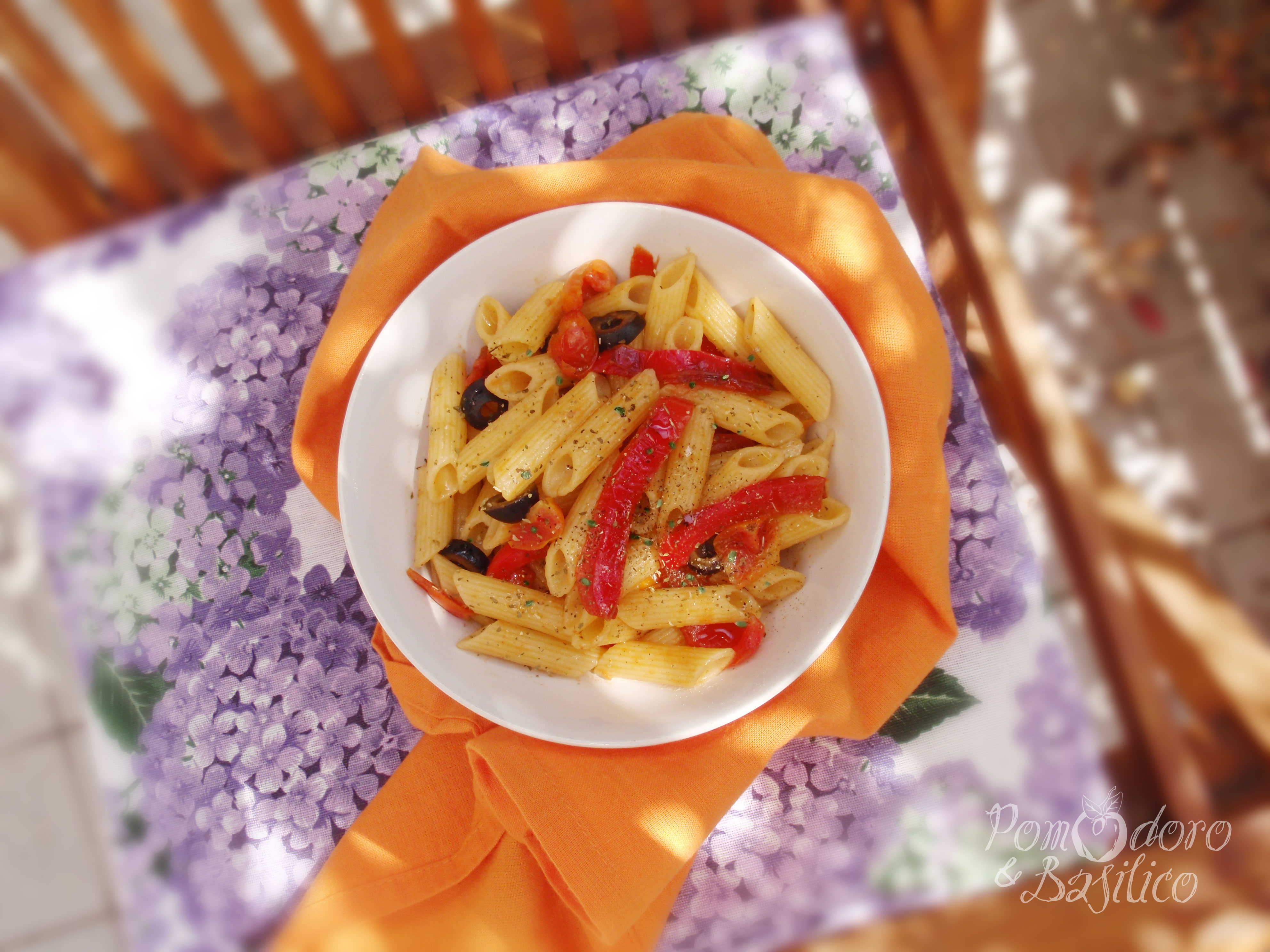 Penne con peperoni e olive (senza glutine)
