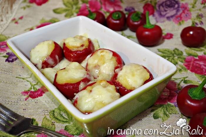 Peperoncini ripieni di patate e pancetta al forno