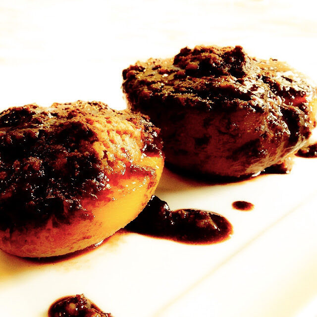 Pesche con amaretti e cioccolato: il mio comfortfood