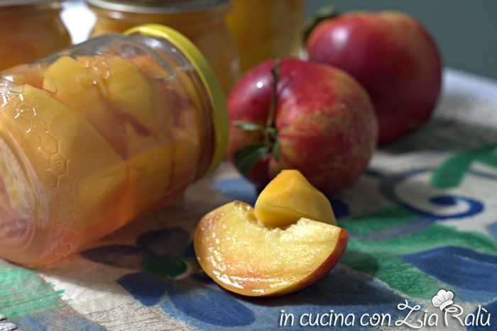 Pesche sciroppate fatte in casa