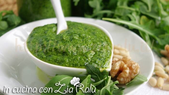Pesto alla rucola pinoli e noci
