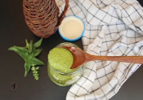 Pesto di basilico vegan in pochi minuti