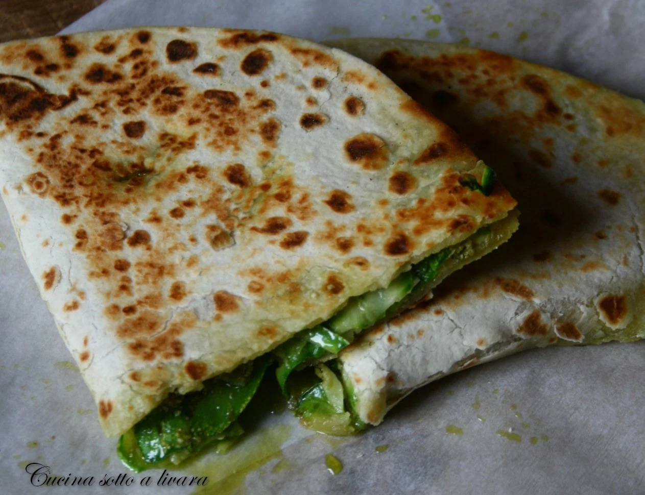 Piadina con zucchine e pesto di basilico