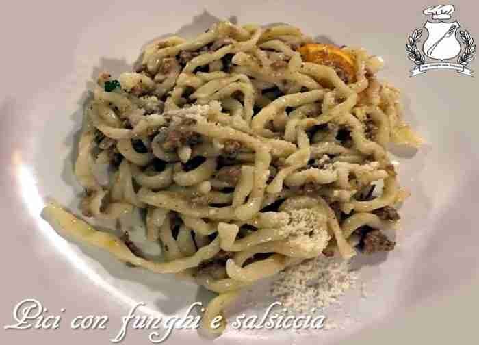 Pici con funghi e salsiccia