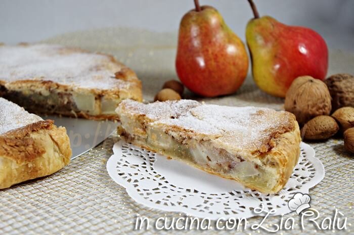 Pie alle pere e frutta secca
