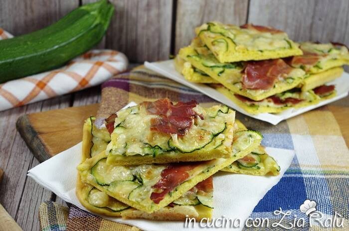 Pizza allo zafferano con zucchine e speck