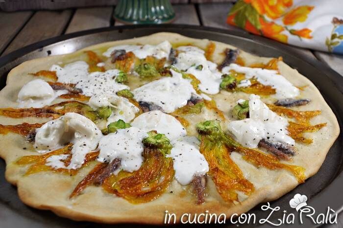 Pizza fiori di zucca acciughe e burrata