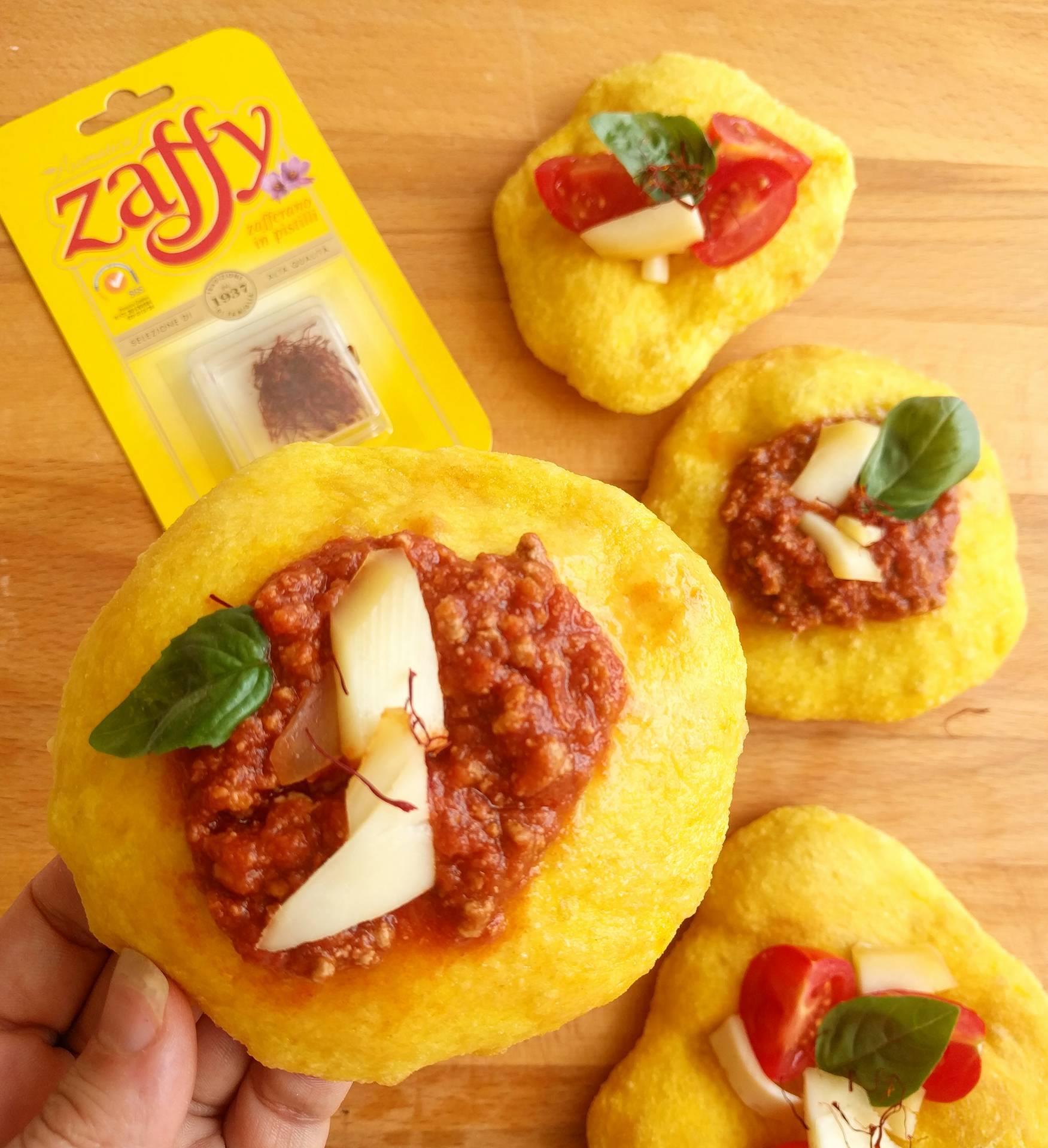 Pizza fritta ragù e zafferano