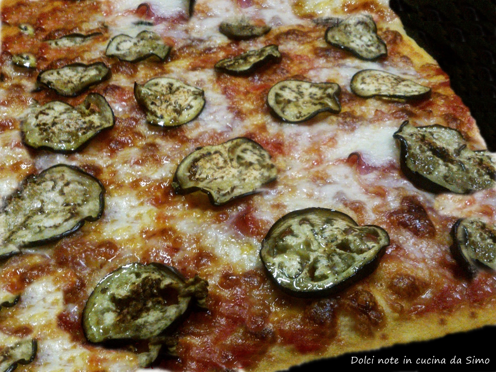 Pizza prosciutto e melanzane grigliate