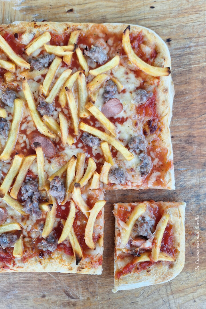 Pizza salsiccia wurstel e patatine