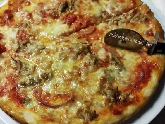 Pizza tonno e cipolla
