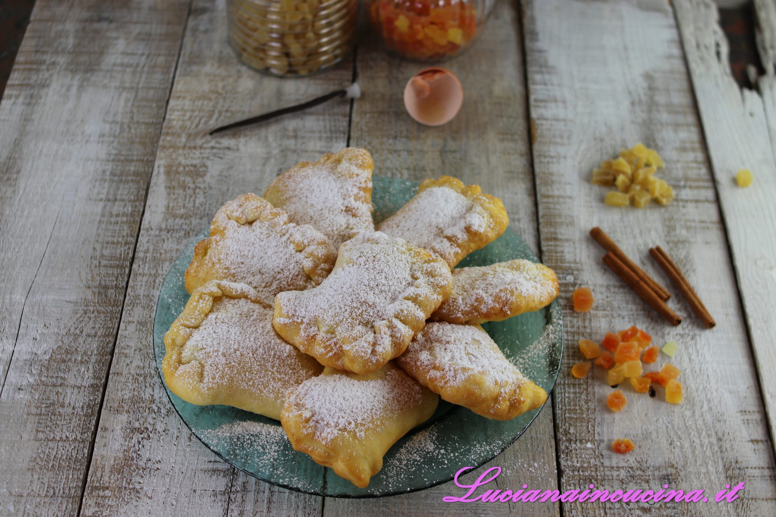 Pizze fritte con ripieno di sfogliatella