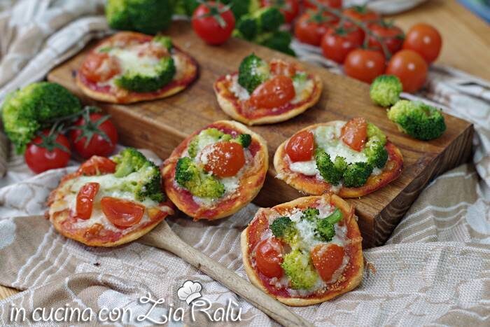 Pizzette broccoli e pomodorini sfiziose
