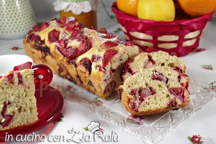 Plum cake alle fragole senza zucchero
