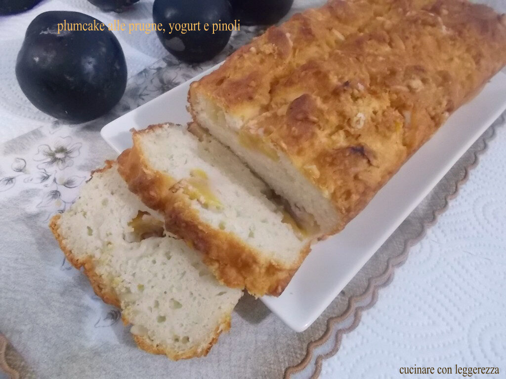 Plumcake alle prugne, yogurt e pinoli