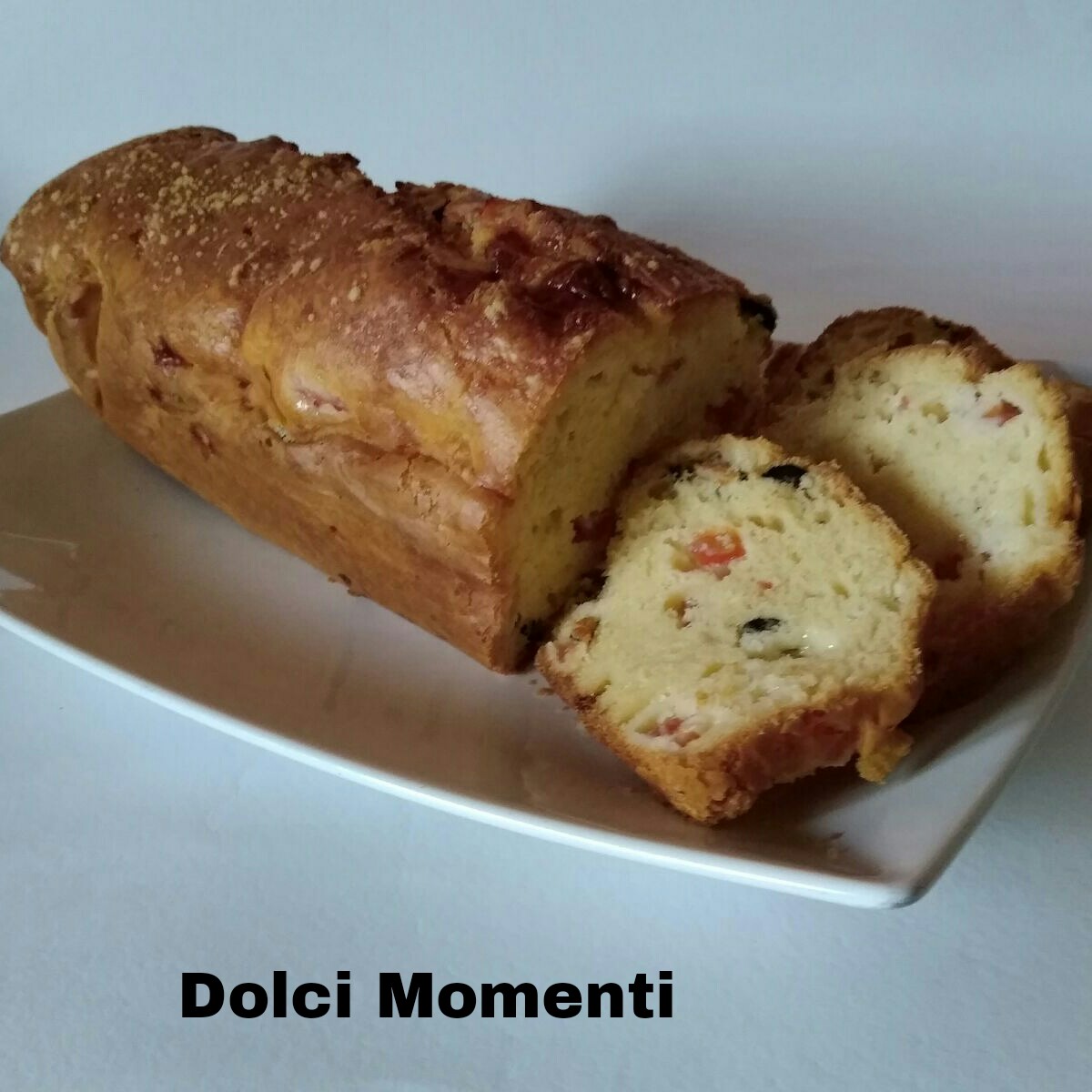 Plumcake salato con pomodori e olive